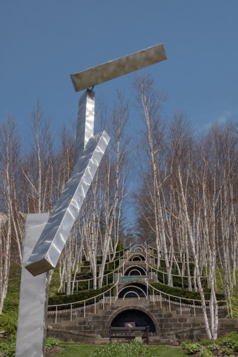 <p style="text-align:start">Daffodil &amp; Tulip Festival with George Rickey sculpture, Naumkeag, Stockbridge MA, The Trustees of Reservations. Photo: David R. Edgecomb.</p>
